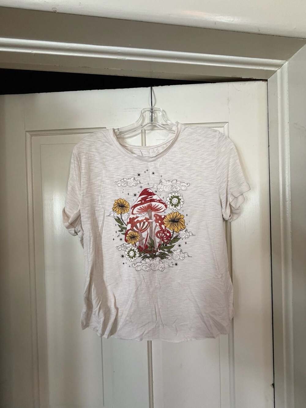 No Boundaries Mushroom Graphic T-Shirt Size XXL(19) Beige Cottagecore